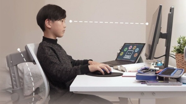 an-toan-khoang-cach-tu-mat-den-man-hinh-may-tinh