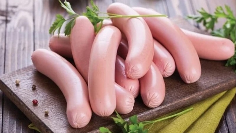 an-xuc-xich-co-lanh-manh-cho-suc-khoe-khong-xuc-xich-an-song-duoc-khong