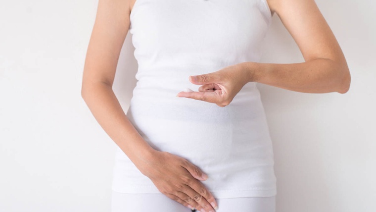 Bà bầu ra khí hư màu trắng đục vón cục có sao không? 1