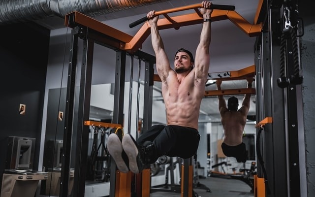 bai-tap-hanging-leg-raise-treo-nguoi-nang-chan-tap-bung 2.jpg