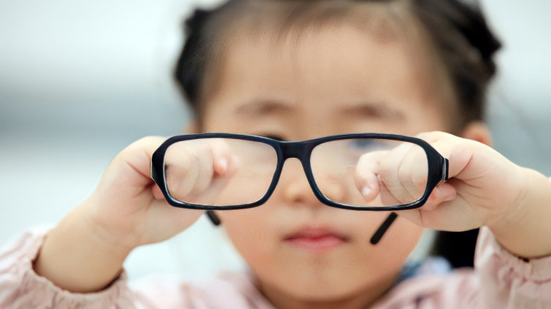 Cận 1.5 độ là bao nhiêu? Có cần đeo kính không? 3