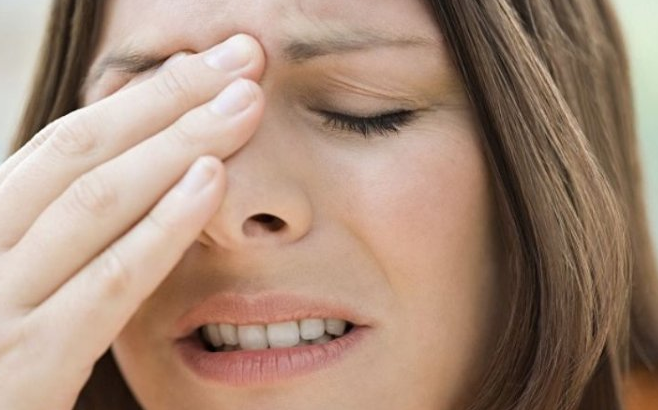 Đau đầu chảy nước mắt là hiện tượng gì? 1