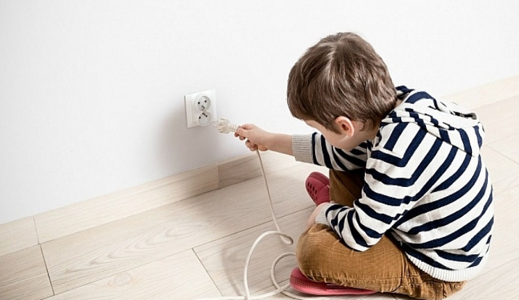 Dạy trẻ kỹ năng sử dụng điện an toàn giúp phòng tránh điện giật 3