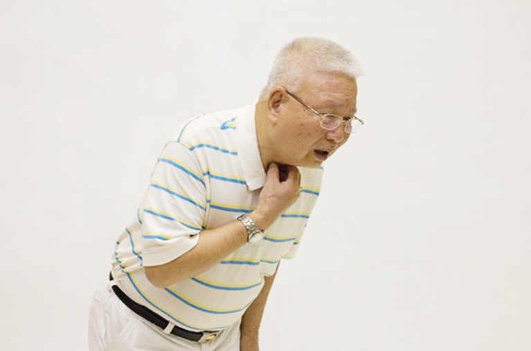 Người già ăn cơm hay bị nghẹn là bệnh gì? 1