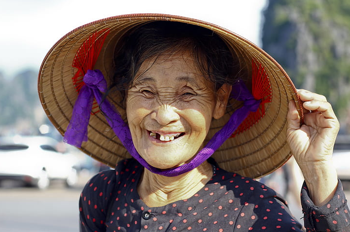 Người già có nên làm răng Implant không? Đâu là giải pháp thích hợp, an toàn? 3