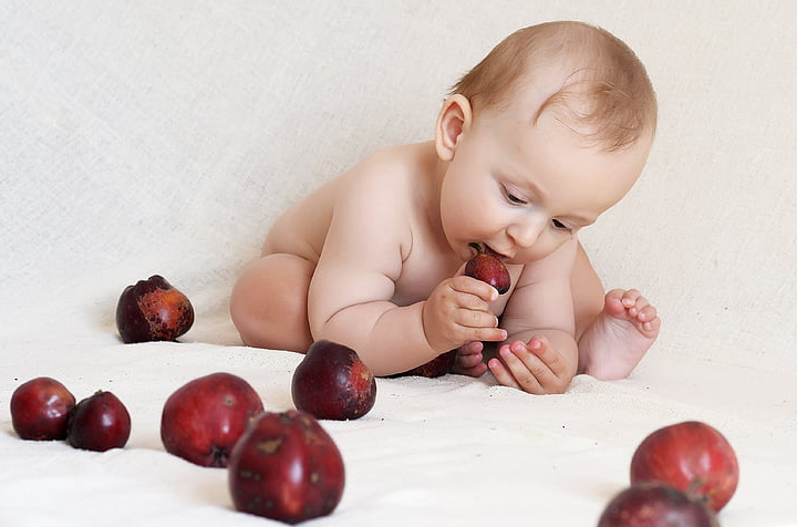 Trẻ dưới 1 tuổi ăn được trái cây gì? Chế biến trái cây ăn dặm cho bé theo từng giai đoạn 5