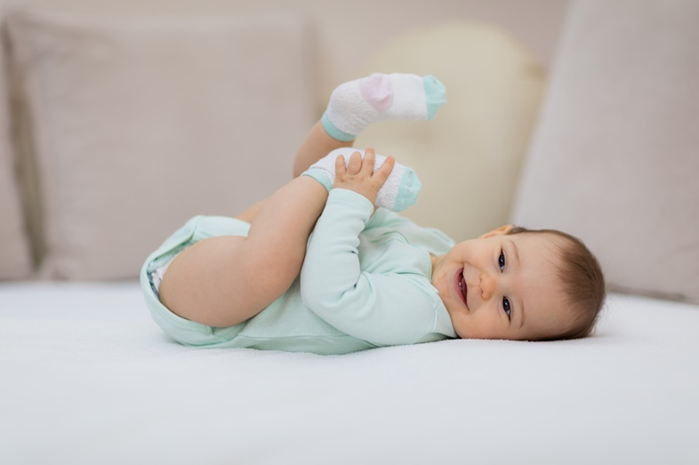 Trẻ lẫy nhiều có tốt không? Có nên cho trẻ lẫy sớm không? 1