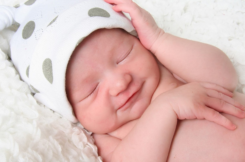 Trẻ nhỏ bị rụng tóc vành khăn có nguy hiểm không? 2