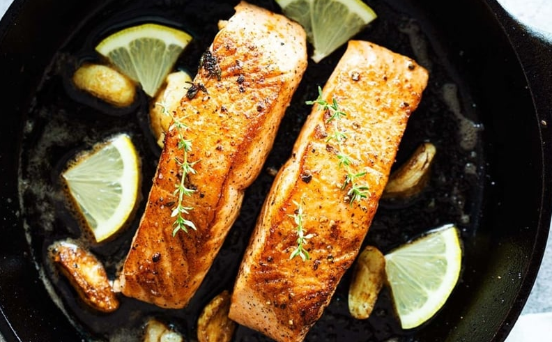 Trồng răng Implant có ăn được thịt gà không? Những lưu ý quan trọng khi ăn thịt gà sau cấy ghép 5