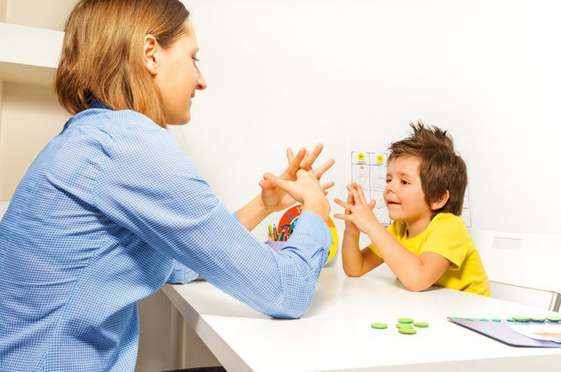 Tự kỷ hướng ngoại: Dấu hiệu nhận biết và cách điều trị 4