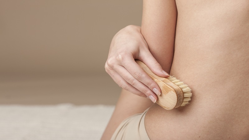 Bàn chải khô: Công dụng, cách dùng và một số lưu ý khi lựa chọn 1