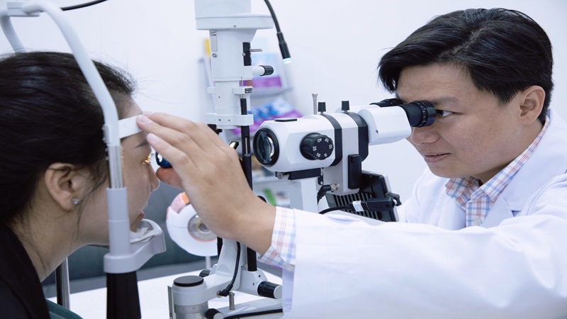 Bắt sâu mắt lợi hay hại? Đọc ngay chia sẻ của các chuyên gia 4