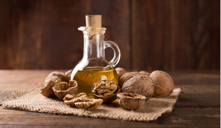 be-an-dam-nen-cho-an-dau-gi-mot-vai-luu-y-khi-lua-chon-dau-an-dam-cho-be 2.jpeg