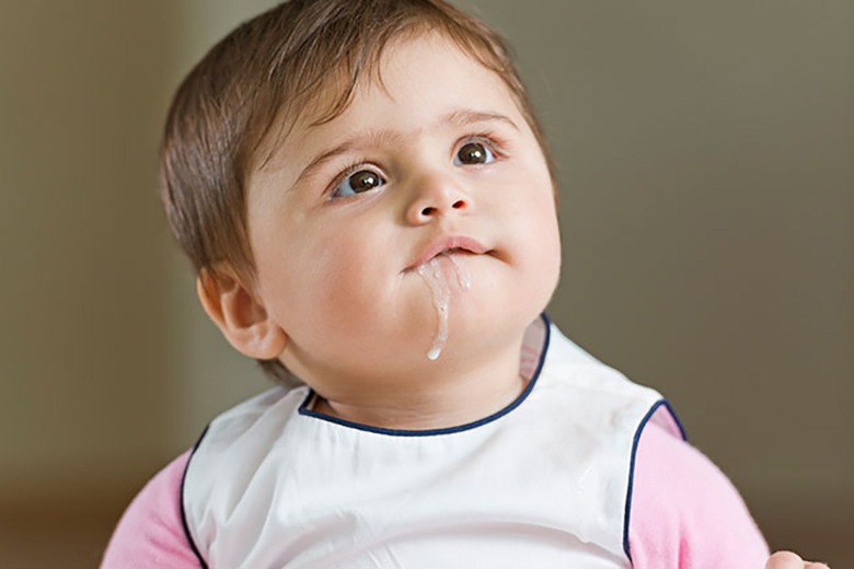 Bé ăn không tiêu bị nôn phải làm sao? Mách mẹ hướng xử lý hiệu quả 4