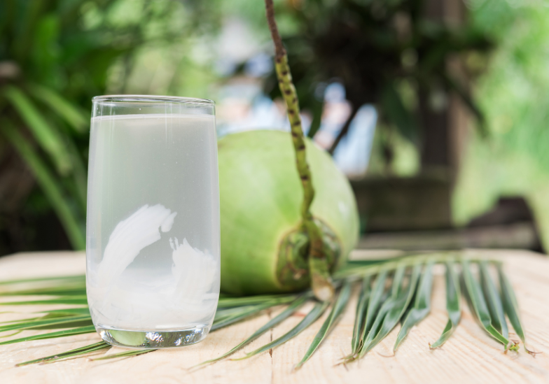 Bệnh nhân bị thủy đậu uống nước dừa được không? 1