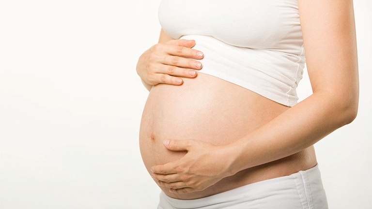 Bị ngã khi mang thai 3 tháng đầu - Ảnh hưởng đến mẹ và thai nhi như thế nào? 1