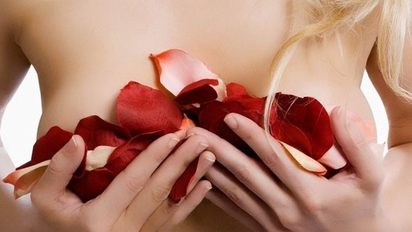 Bí quyết làm hồng nhũ hoa bằng cafe cực đơn giản 1