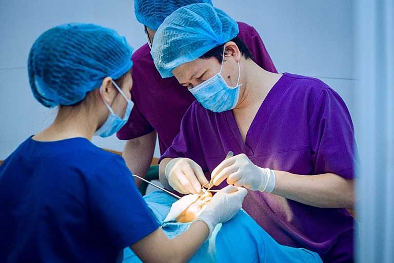 bien-chung-mui-bi-co-rut-sau-nang-mui 1.jpg