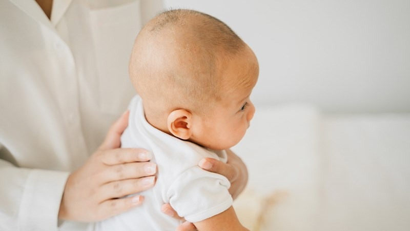 bieu-hien-cua-tre-so-sinh-tho-rut-lom-long-nguc 4.jpg