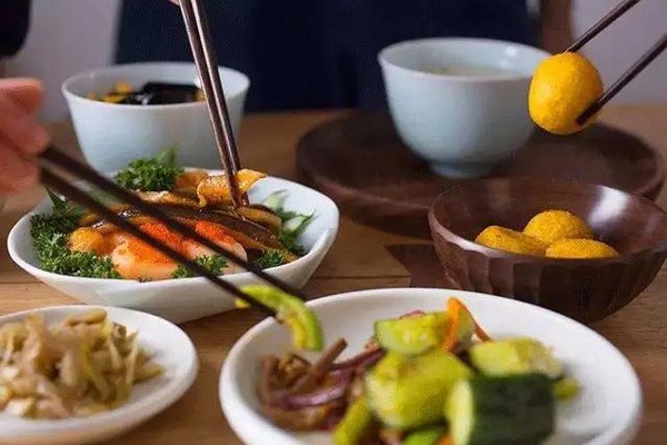 cac-benh-lay-qua-duong-nuoc-bot-de-mac-phai 1.jpg