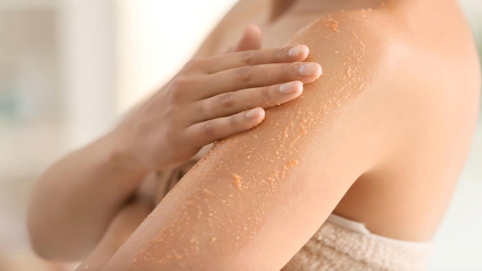 Các bước tẩy da chết body và cách chăm sóc da sau khi tẩy