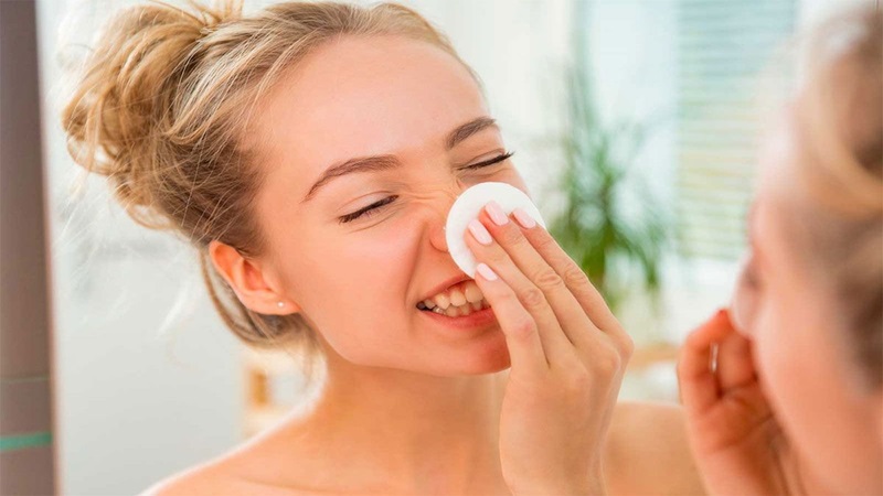 Các bước tẩy trang đúng cách cho người không trang điểm 2