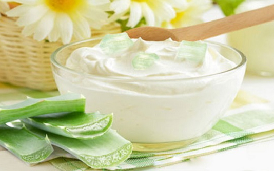 Các cách làm hồng vùng kín bằng sữa chua tại nhà 3
