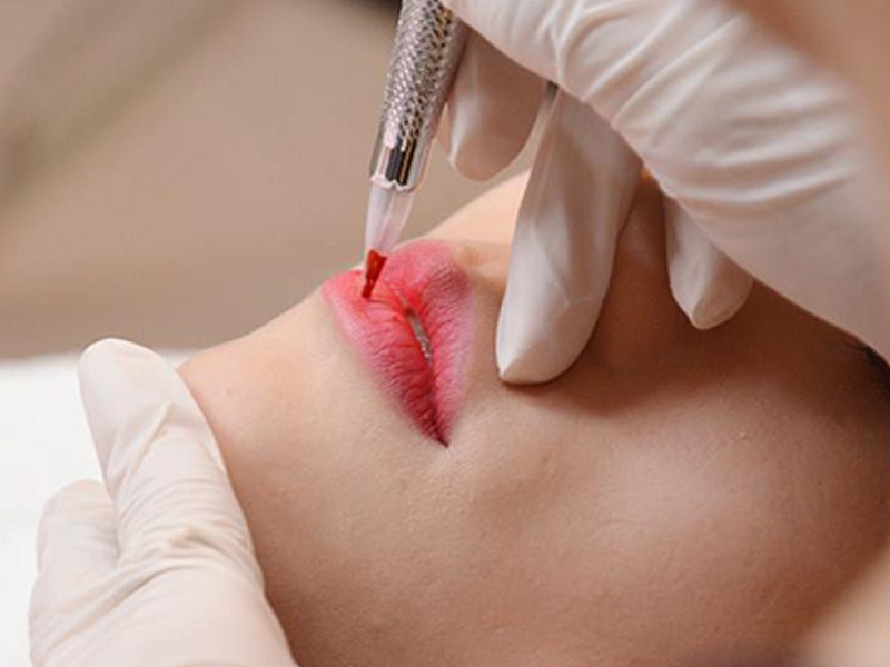 Các dấu hiệu môi bị viêm sau phun 3