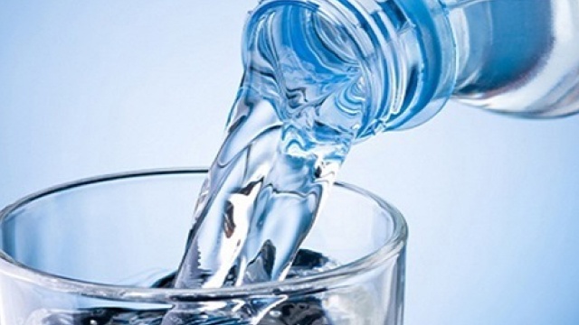 Các loại nước không nên dùng pha sữa cho trẻ 1