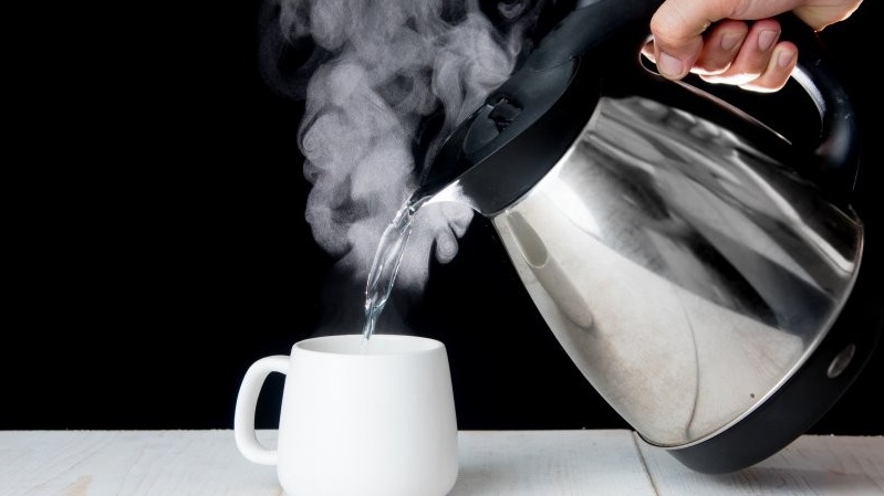 Các loại nước không nên dùng pha sữa cho trẻ 3