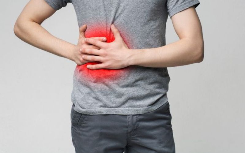 Một dấu hiệu khá phổ biến ở người mắc viêm gan B là đau vùng hạ sườn phải