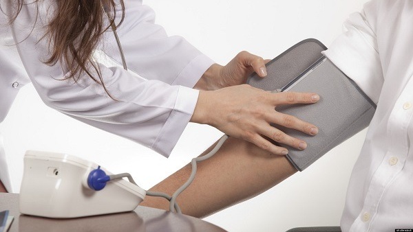 Cách sử dụng máy đo huyết áp điện tử​ 2