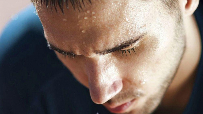 Cách trị mụn lưng cho nam hiệu quả bất ngờ 2