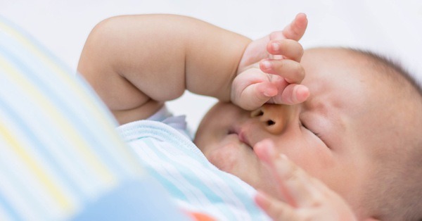 Cách xử lý lông mi quặm ở trẻ sơ sinh chính xác và an toàn 2
