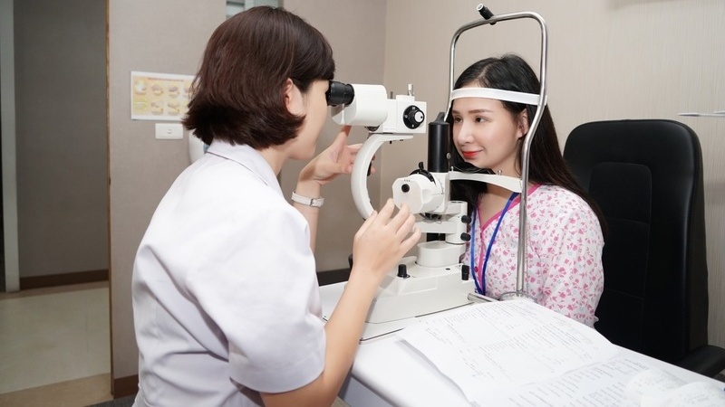 Giác mạc cần đảm bảo độ dày đủ tiêu chuẩn trước khi thực hiện phẫu thuật khúc xạ