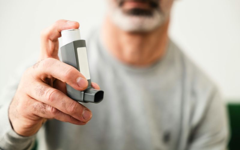 Thuốc giãn phế quản cũng được chỉ định trong trường hợp có co thắt phế quản