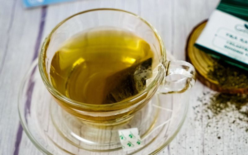 Bạn có thể sắc nước cây xạ đen uống hằng ngày để nâng cao sức khỏe