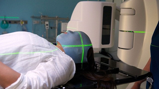 Chiếc mặt nạ xạ trị được làm như thế nào? 2