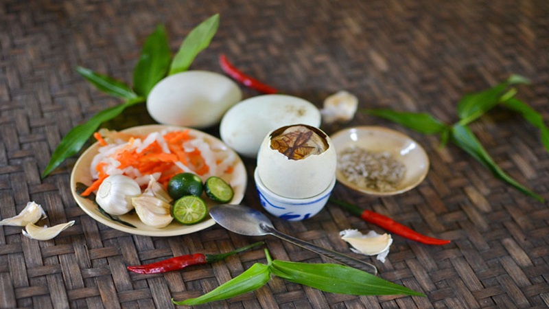 Cho trẻ ăn trứng vịt lộn có tốt không? 1