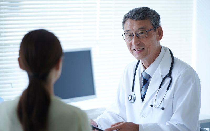 Ba mẹ cần trao đổi với bác sĩ để biết cách theo dõi trẻ sau khi chụp