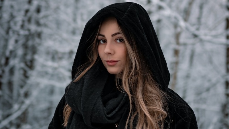 Có nên bóc vảy môi khi môi khô nứt nẻ không? 2