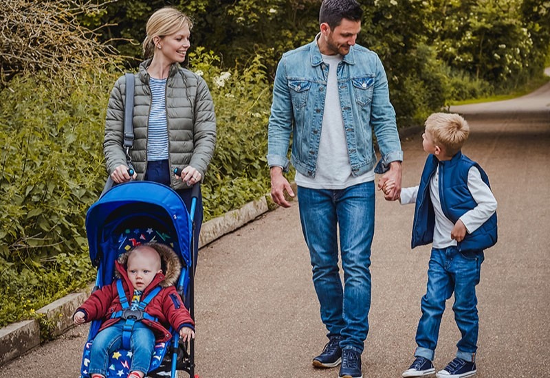 Có nên mua xe đẩy cho bé không? Nên mua từ khi nào? 2