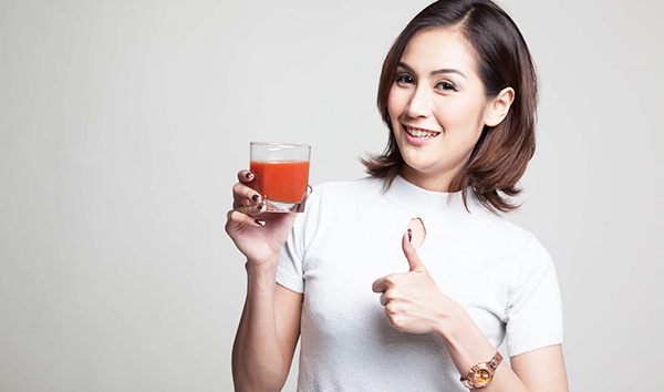 co-the-ban-chua-biet-nen-uong-nuoc-ep-ca-chua-may-lan-mot-tuan 2.jpg