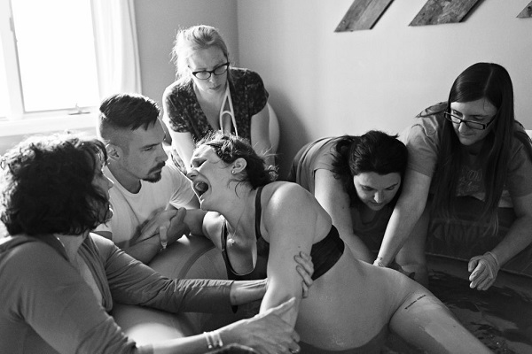 Đẻ rơi là gì? Cách xử trí trong các trường hợp đẻ rơi 1