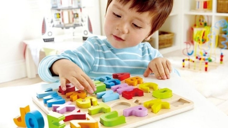 do-choi-giao-duc-giup-con-phat-trien-tu-duy.jpg
