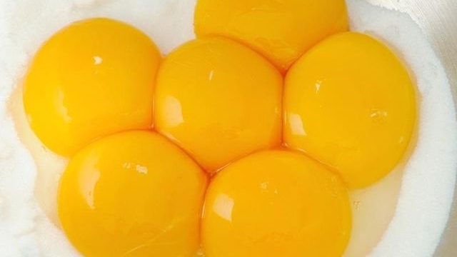 Giải đáp ăn lòng đỏ trứng gà nhiều có tốt không? 3