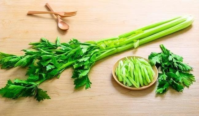 Giải đáp: Cần tây ăn sống được không? 2