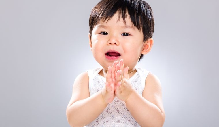 Góc giải đáp: Bé mấy tháng biết vỗ tay, vẫy tay và chỉ tay? 1