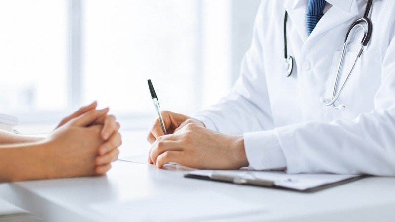 Nếu tê tay chân kéo dài nên đi khám bác sĩ để tìm nguyên nhân