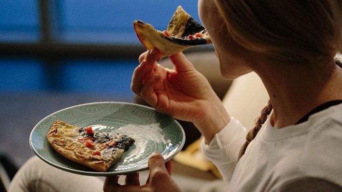 Tác hại không ngờ của thói quen thức đêm ngủ ngày 2